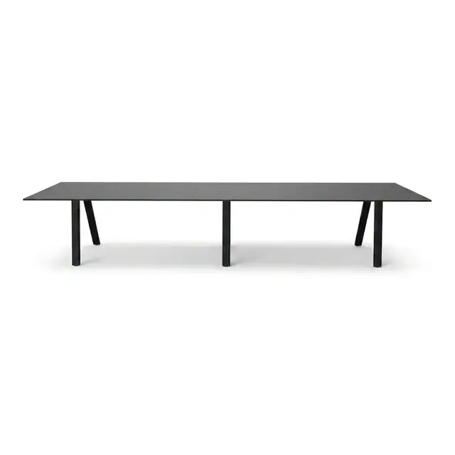 Mesa de reuniones negra alargada