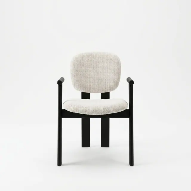 Silla tapizada en crema con estructura negra