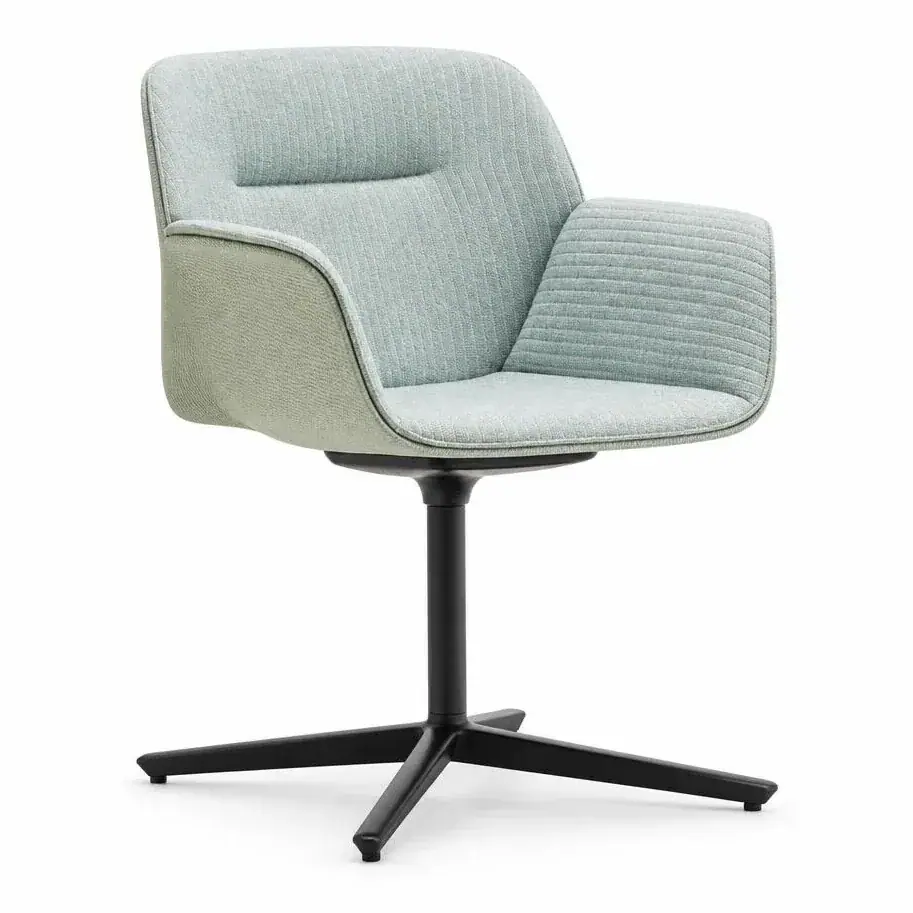 Silla de oficina tapizada en azul claro